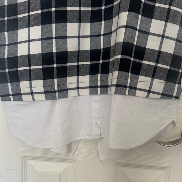 Black & White Plaid Short Sleeve Tunic Dress with Shirttail Hem - Picture 3 of 6